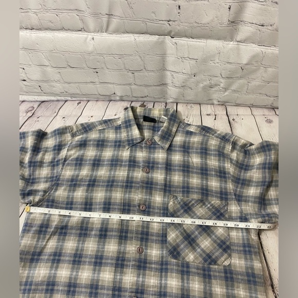 Bugle Boy Men’s Size Medium Button Down Shirt Short Sleeve Blue Plaid Casual - Picture 2 of 11